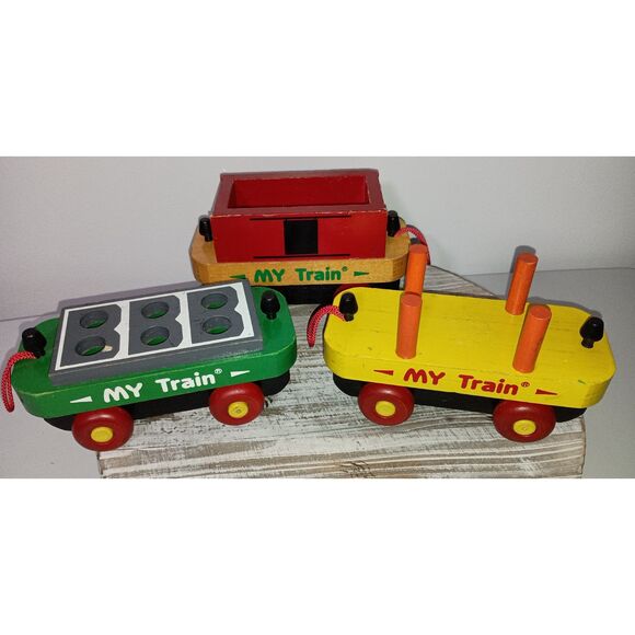 MONTGOMERY SCHOOLHOUSE INC.:  Vintage "My Train" Train Set (Train & Wagons) - Picture 4 of 8